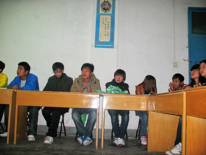 参加交流会的师生共聚一堂