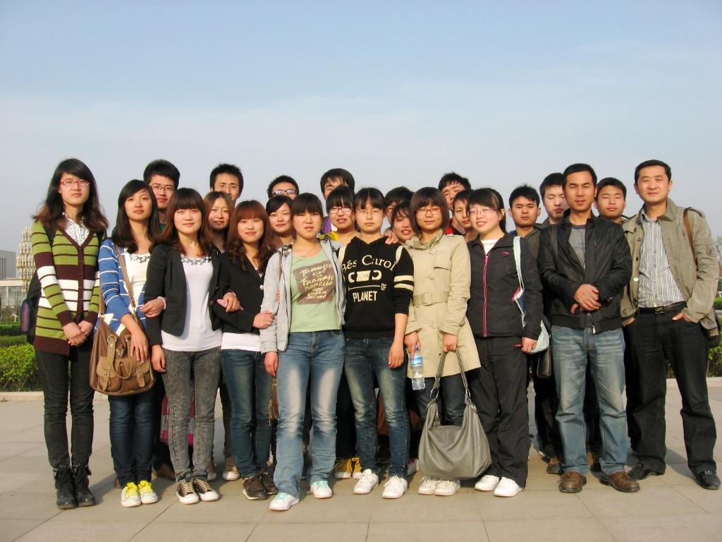 计算机科学系2012年第三届“蓝桥杯”全国软件大赛参赛师生合影